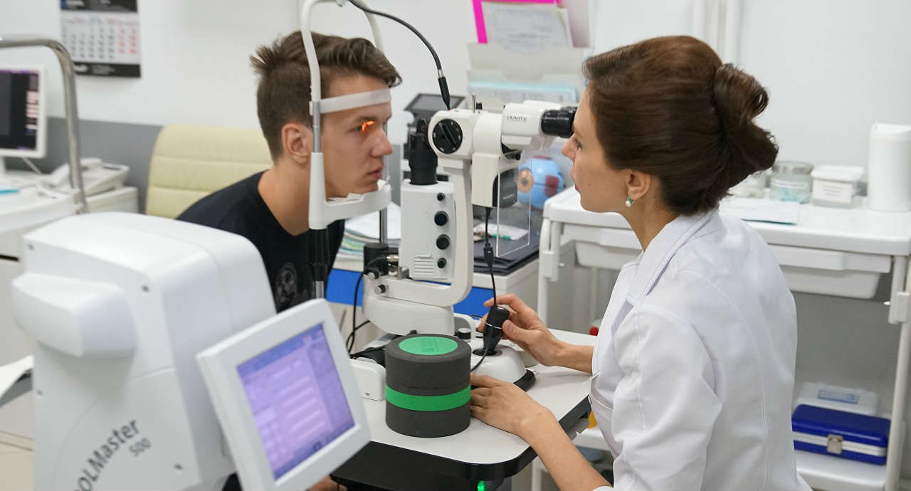 Диагностика и лечение дистрофии сетчатки глаза в Москве